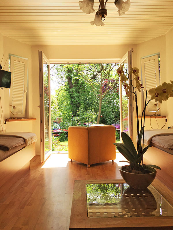 Ritterhude Pension Brighton-House: Zimmer I, lichtdurchflutet mit Gartenblick